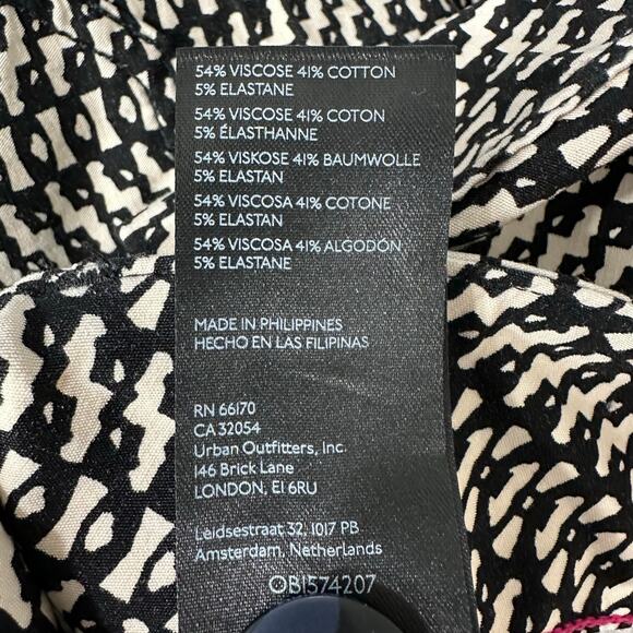 Anthropologie Maeve Colette Cropped Wide Leg Pants | Black‎ White Print | SZ 33T - Picture 13 of 13